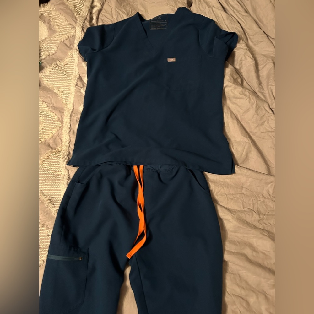 FIGS scrubs